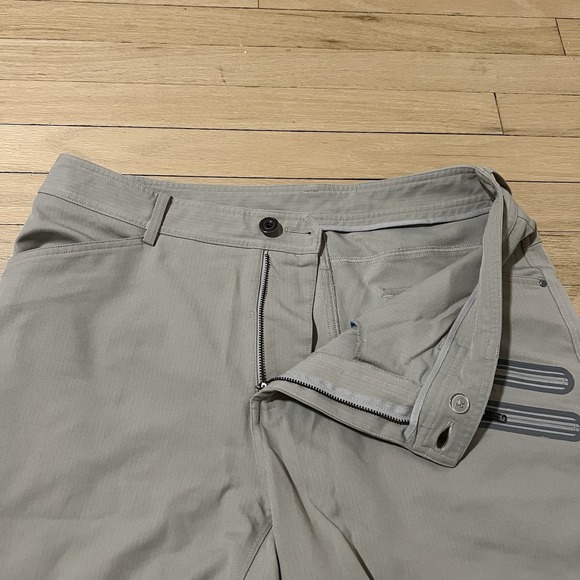 Lululemon Shorts Men 36 Beige Commuter Performance Casual Triple Active Gorpcore - Picture 2 of 11